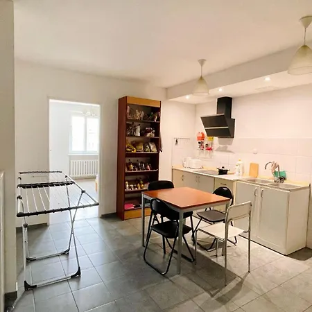 Minimalist With Kitchen-near Fabryczna Homestay Lodz